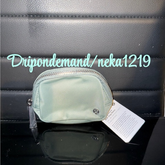 Lululemon Everywhere Belt Bag Nano- Grey Eucalyptus - Picture 3 of 8